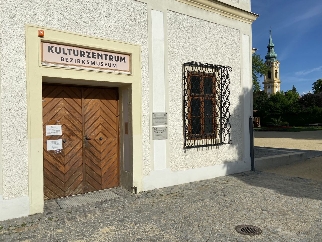 Eingang ins Kulturzentrum im Belvedereschlössl